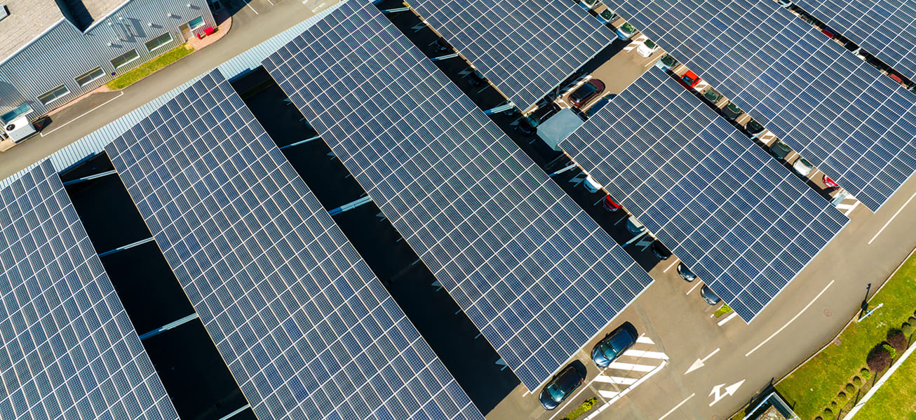 太陽光発電パネルとカーポートが一体化カーポート型太陽光発電システム