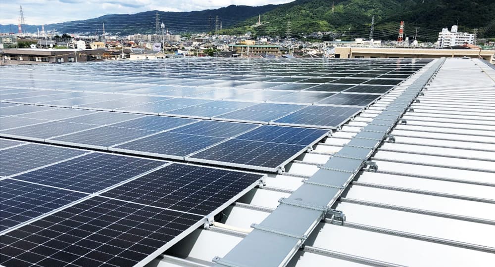 新棟での太陽光発電によりCO₂削減（113t-CO₂/年）さらに災害に強い「みらい館」へ