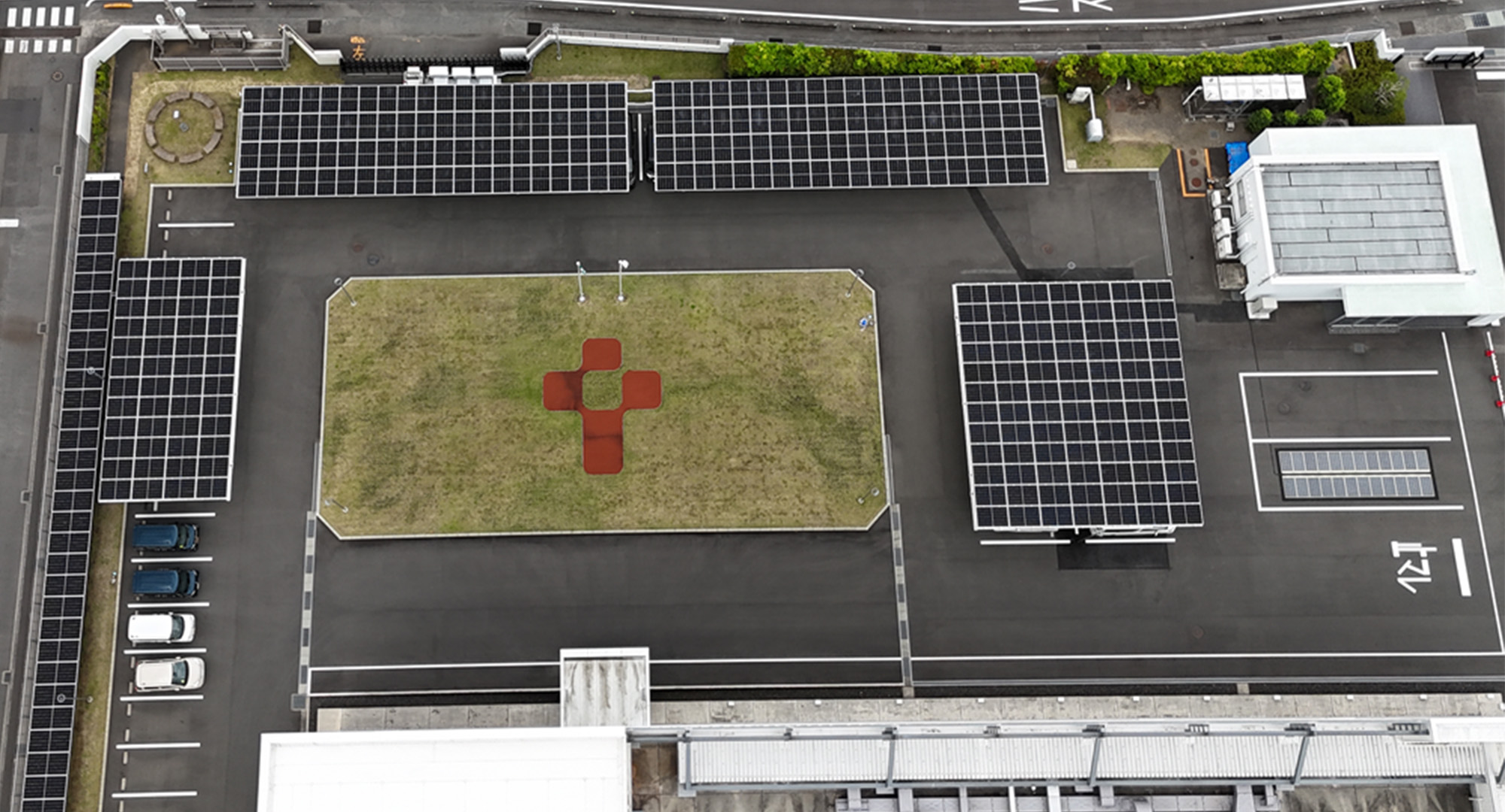 自家消費率の向上を目指し、静岡工場にカーポート型や歩道への太陽光発電を導入年間で91トンのCO₂排出量削減