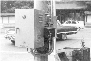 東京九段三丁目交差点に設置された全感応式電子交通信号機ボックス（1964年）