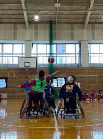 大分市立上野ヶ丘中学校にて車いすバスケット体験を行いました。 2