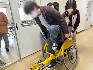 府内高校にて講演を行いました。 1