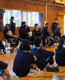 由布市立挟間中学校にて車いすバスケット体験を行いました。 1