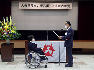 優秀選手賞を受賞した塩地さんの写真1