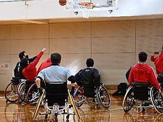 工場見学と車いすバスケットの体験3